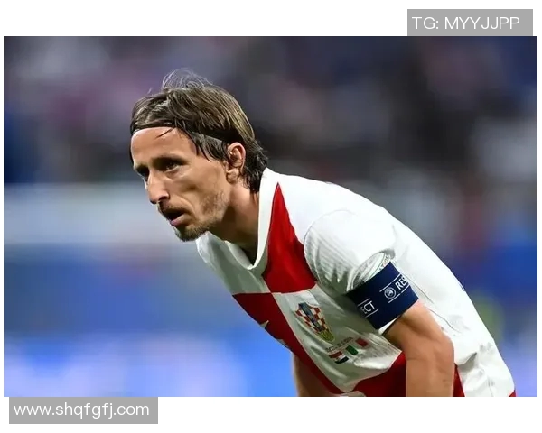 莫德里奇：足球场上的魔法师如何影响比赛与球队的未来发展