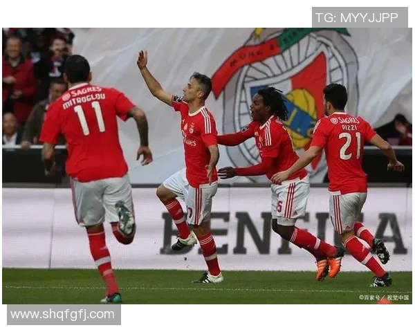 英超激战维拉主场迎战伯恩利全力争胜展现球队实力